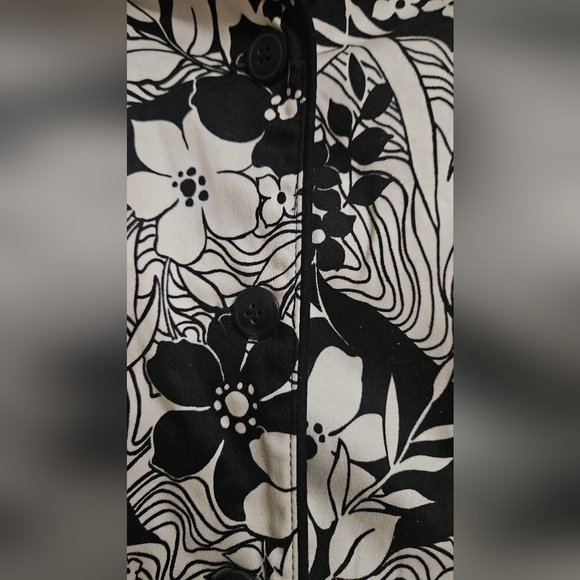 OSCAR By Osacr de la Renta vintage black and white floral trench coat. Size 8 - Picture 3 of 10